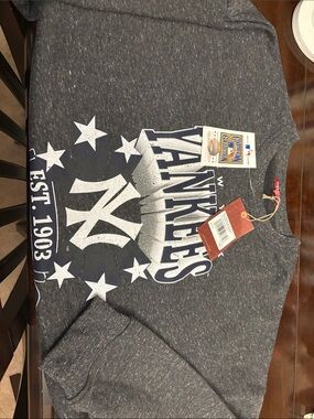 Yankees Men’s Heather Gray Graphic Crewneck Cooperstown Collection